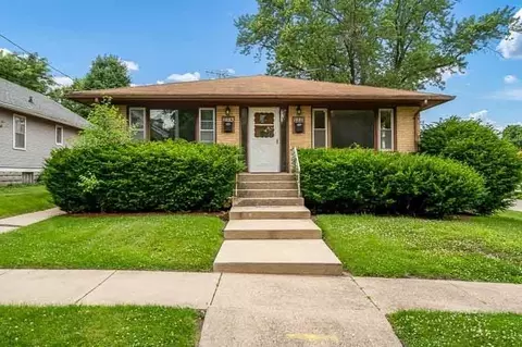 2212 Charles St, Rockford, IL 61104 Movoto