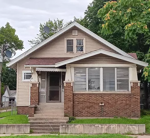 918 11th St, Rockford, IL 61104