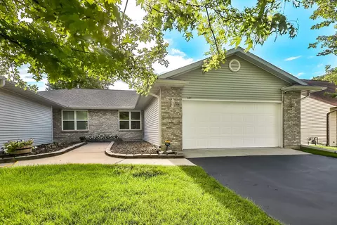 621 Grove St, Pecatonica, IL 61063
