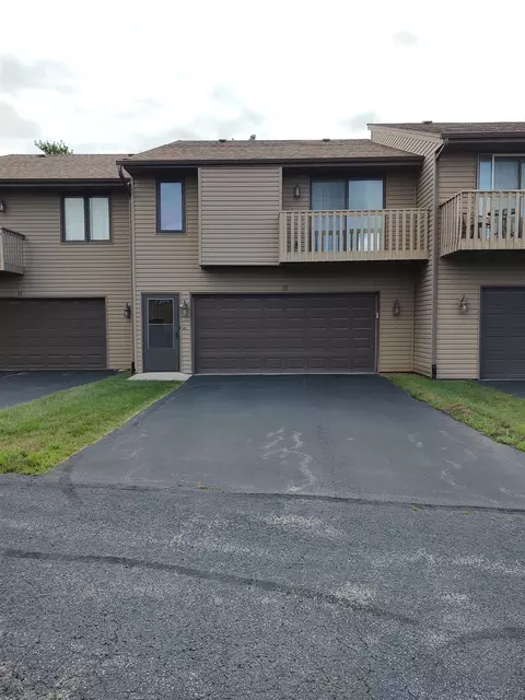 7425 Colosseum Dr, Rockford, IL 61107