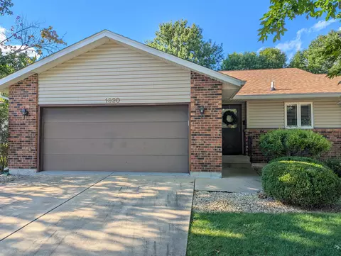 1820 Sierra Ct, Freeport, IL 61032