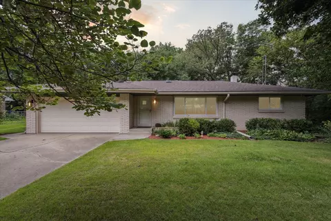 5656 N Fair Oaks Dr, Davis Junction, IL 61020