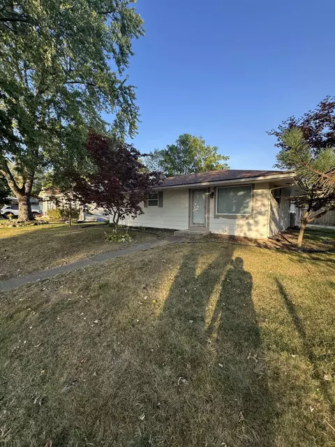 1120 Esmond Dr, Rockford, IL 61108