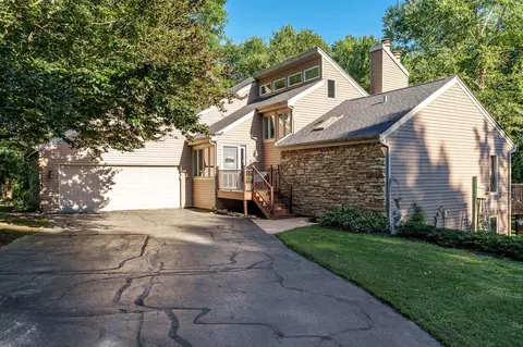 8383 E Crockett Rd, Roscoe, IL 61073