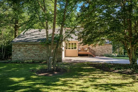 8383 E Crockett Rd, Roscoe, IL 61073 photo 2