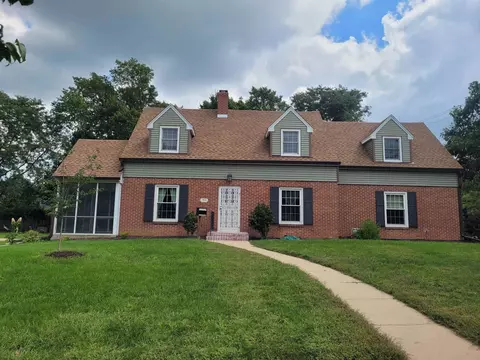 705 Woodlane Ave, Rockford, IL 61107