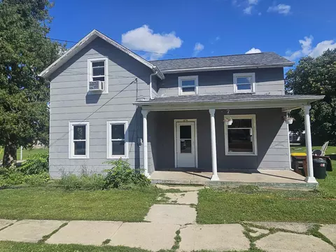419 N Lee St, Davis, IL 61019