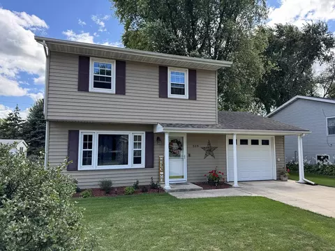 519 E 26th St, Sterling, IL 61081