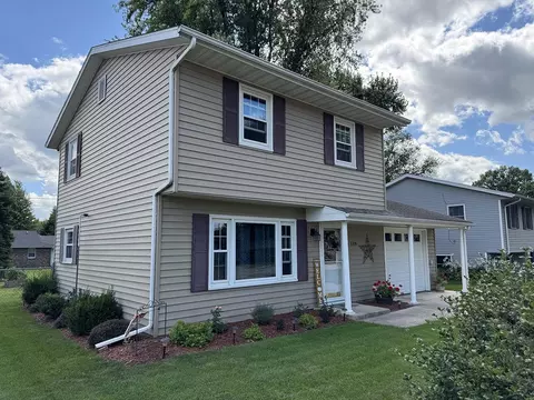 519 E 26th St, Sterling, IL 61081 photo 2