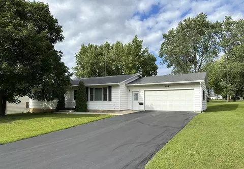 208 Hickory Dr, Lena, IL 61048