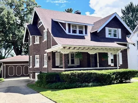 1021 E Lincoln Ave, Belvidere, IL 61008