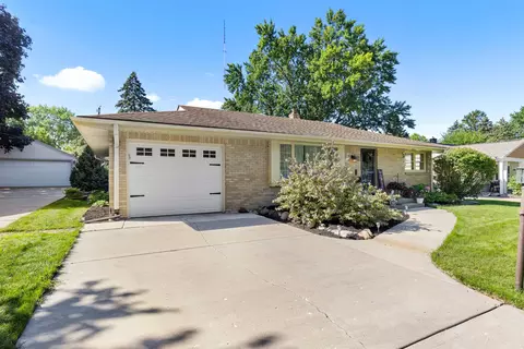 3907 Barrington Rd, Rockford, IL 61107