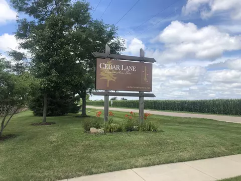 1885 Cedar Ln, Peru, IL 61354