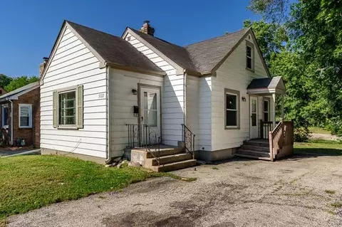 5122 Arlington St, Loves Park, IL 61111