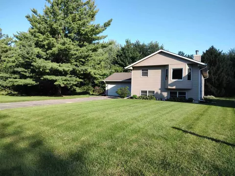 135 SE Liverpool Dr, Poplar Grove, IL 61065