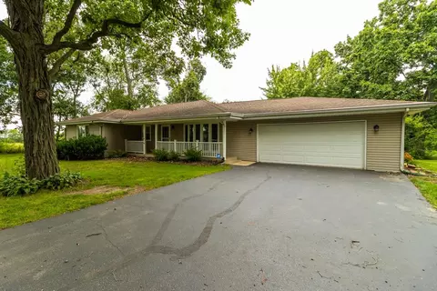 3096 E Water Rd, Byron, IL 61010 photo 3
