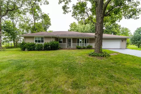3096 E Water Rd, Byron, IL 61010