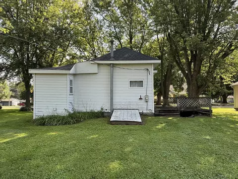 Exterior - 74 Snow St, Chadwick, IL 61014 photo 1 of 2