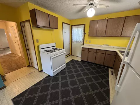 Kitchen - 74 Snow St, Chadwick, IL 61014 photo 4 of 5