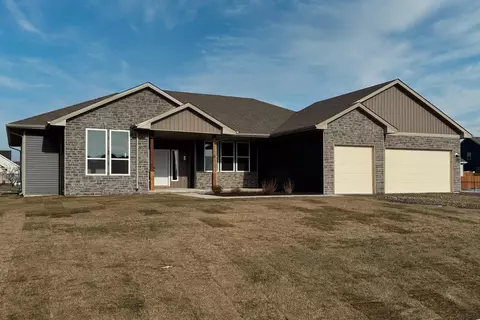 653 Yosemite Ave, Roscoe, IL 61073
