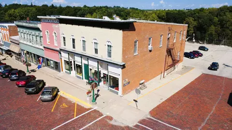 101 W Market St, Mount Carroll, IL 61053