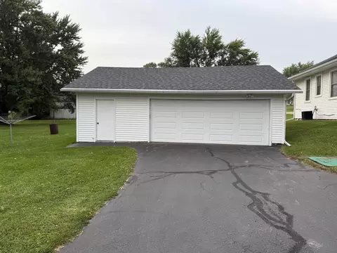 6310 High, Freeport, IL 61032 photo 4