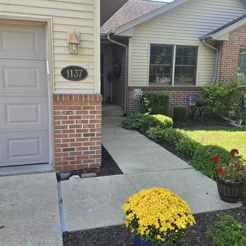 1137 W Donald Dr, Freeport, IL 61032