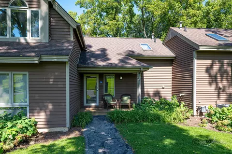 106 Walnut Hill Dr, Galena, IL 61036