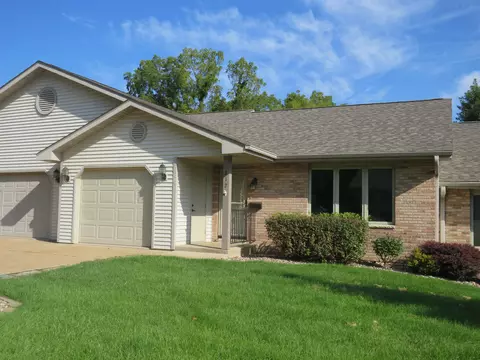 812 Shadow Bluff Dr, Galena, IL 61036