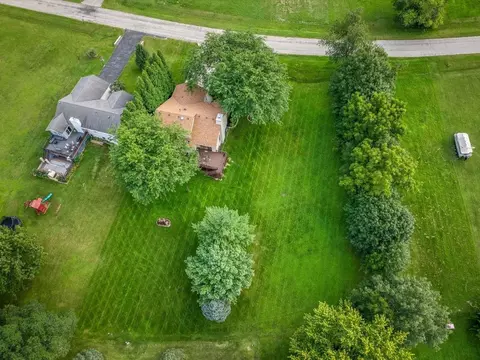 1645 Larchmont Rd, Davis, IL 61019