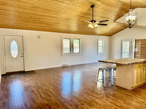 Living - 1403 Grant St, Peru, IL 61354 photo 1 of 4
