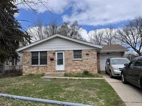 1223 Chestnut St, Rockford, IL 61102