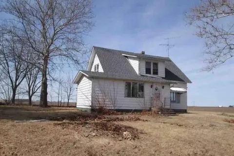 732 N Main St, Chadwick, IL 61014