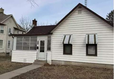 732 E Center St, Freeport, IL 61032