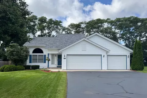 5804 Fairway Dr, South Beloit, IL 61080