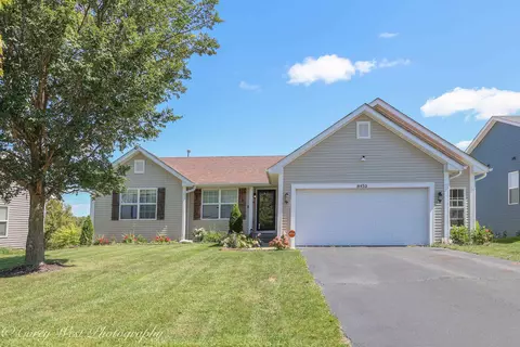 8453 Crooked Bend Rd, Machesney Park, IL 61115