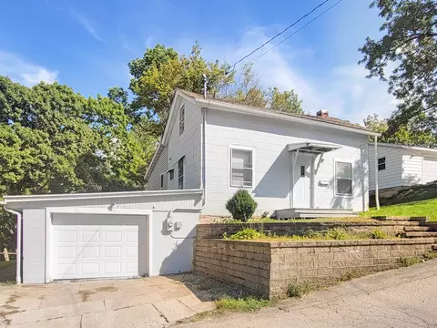 610 S High St, Galena, IL 61036