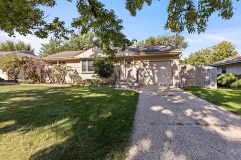 815 Woodland Dr, Rockford, IL 61108