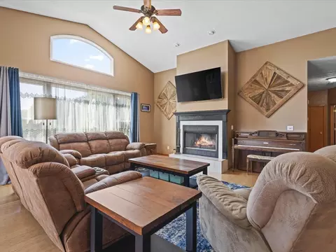 Living - 198 Lake Summerset Dr, Lake Summerset, IL 61019 photo 1 of 6