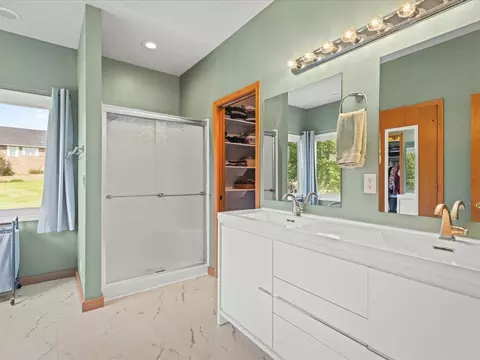 Bath - 198 Lake Summerset Dr, Lake Summerset, IL 61019 photo 4 of 6