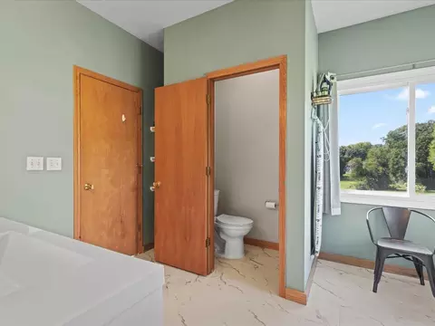 Bath - 198 Lake Summerset Dr, Lake Summerset, IL 61019 photo 6 of 6