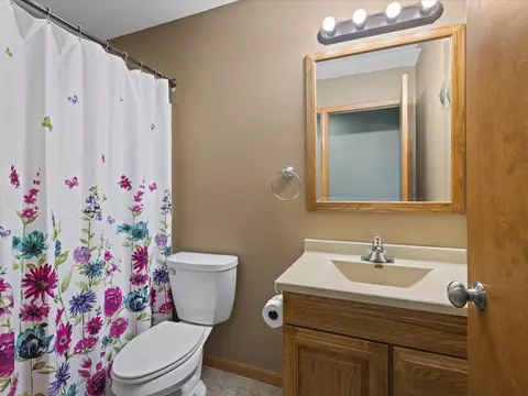 Bath - 198 Lake Summerset Dr, Lake Summerset, IL 61019 photo 1 of 6