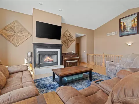 Living - 198 Lake Summerset Dr, Lake Summerset, IL 61019 photo 3 of 6