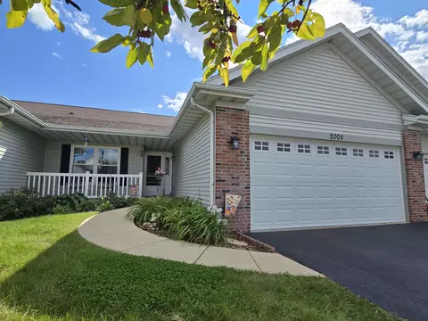 2005 Westwick Cir, Machesney Park, IL 61115