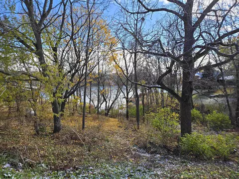 1 A55 Raindance Ct, Apple River, IL 61001