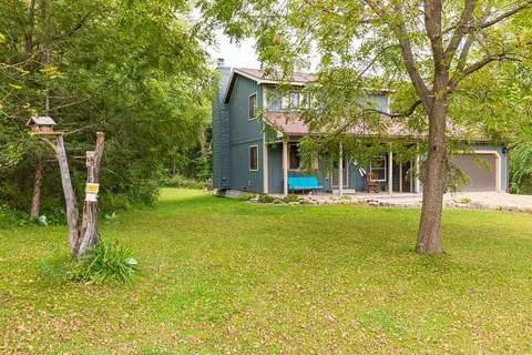8 Harvest Ln, Galena, IL 61036