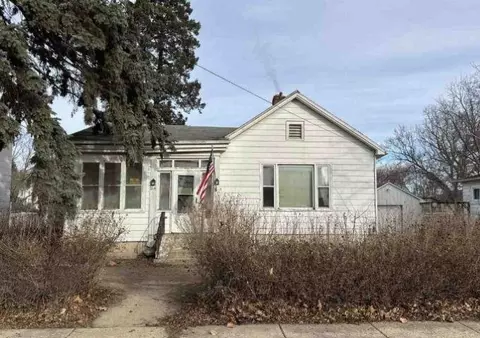 714 E Center St, Freeport, IL 61032