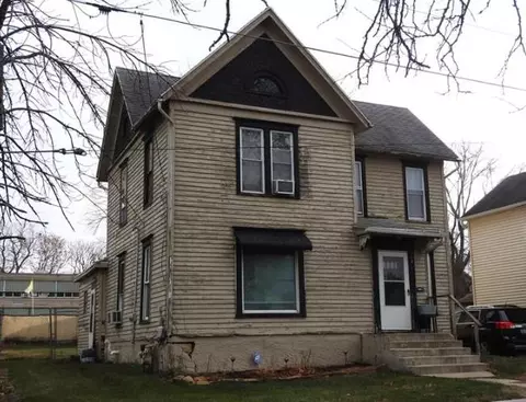 713 S Chicago Ave, Freeport, IL 61032