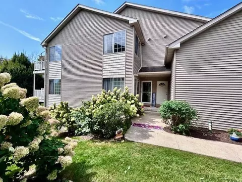 5989 Fox Basin Rd, Rockford, IL 61103