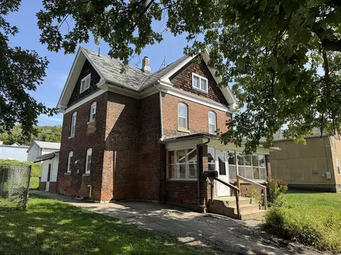 708 Bowen St, Savanna, IL 61074